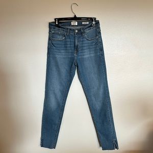 NWOT. Kensie High-Rise Skinny Jeans. Size 6 (28).